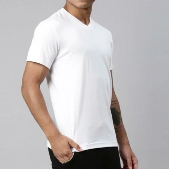 Levi's premium cotton v-neck T-Shirt - Picture 1 of 5
